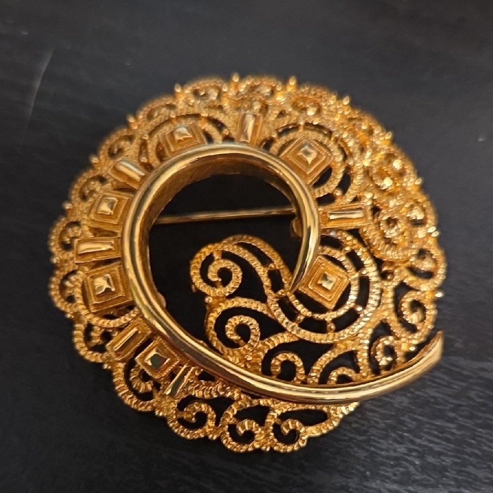 Gold Filigree Swirl Design - Signed Monet's Money Maker BROOCH